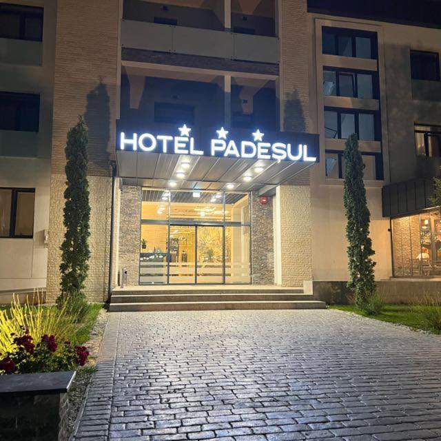 Făget Hotel Padesul מראה חיצוני תמונה